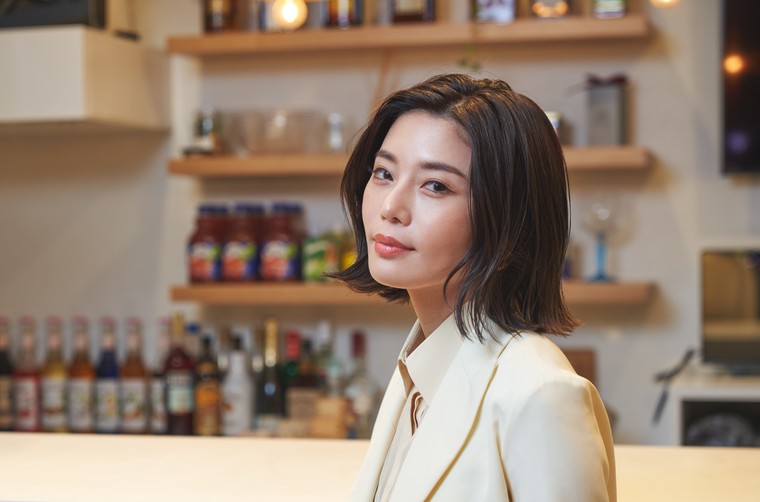 セクシーにキメる島袋聖南さん