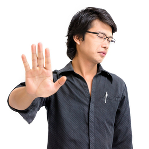 偏見を持っている