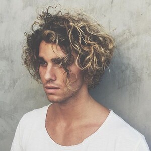 ジェイ・アルヴァリーズ(Jay Alvarrez)