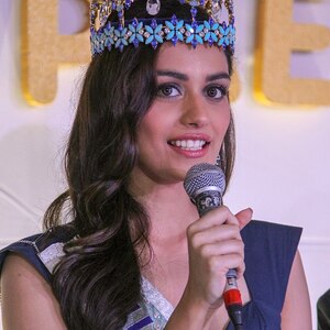 マヌシ・チラー(Manushi Chhillar)