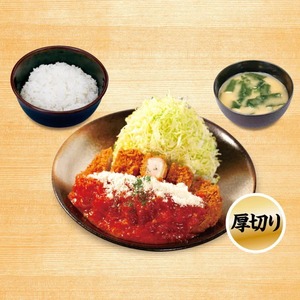 チーズトマト厚切りロースかつ定食