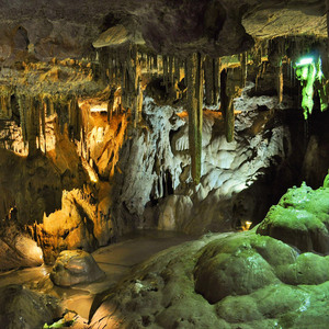 洞窟探索・ケイビング