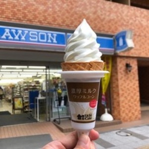 ローソン Uchi Cafe’ SWEETS 濃厚ミルクワッフルコーン ジャージー牛乳使用