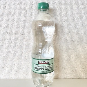 カークランドシグネチャー スパークリング スプリングウォーター