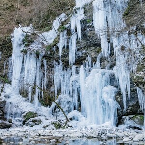 三十槌の氷柱