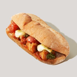 バジルチキン＆トマトモッツァレラ 石窯フィローネ