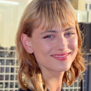 ノア・アルネゼデール(Nora Arnezeder)