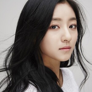 カン・ミナ(Kang Mi-na)